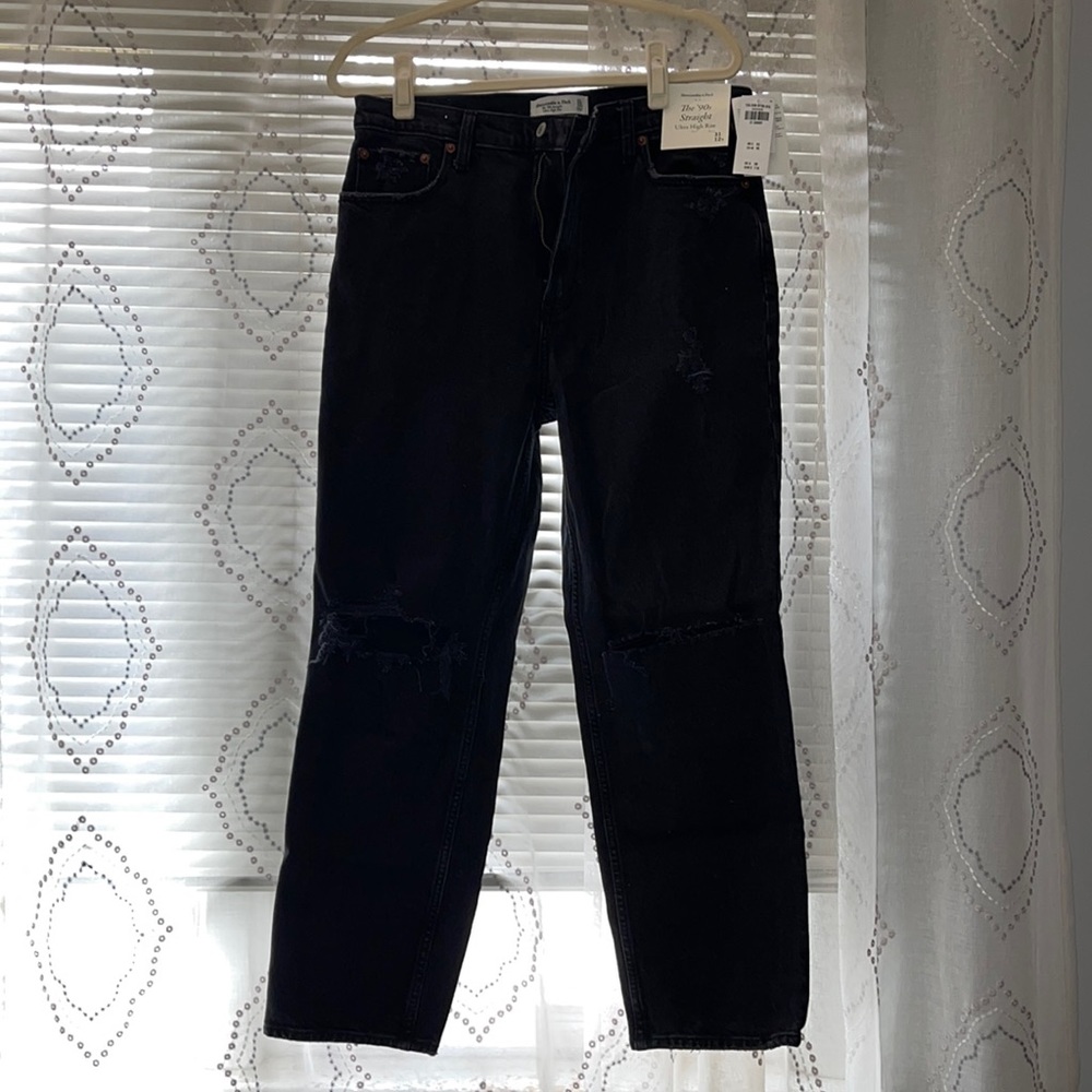 Abercrombie The 90s Straight Ultra High Rise - Never Worn!